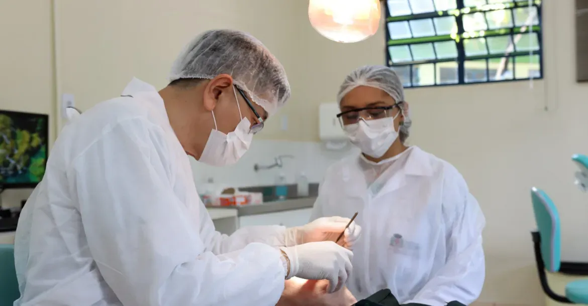 Londrina capacita profissionais para ampliar o atendimento a pacientes com disfunção na mandíbula.
