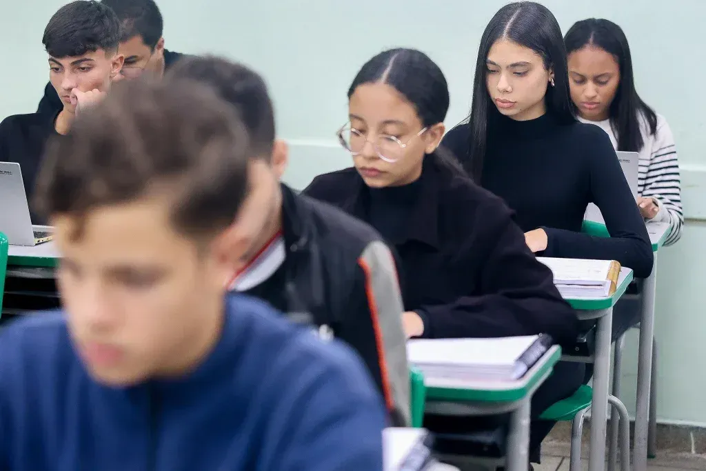 Estudantes em sala de aula de escola da rede estadual de São Paulo
